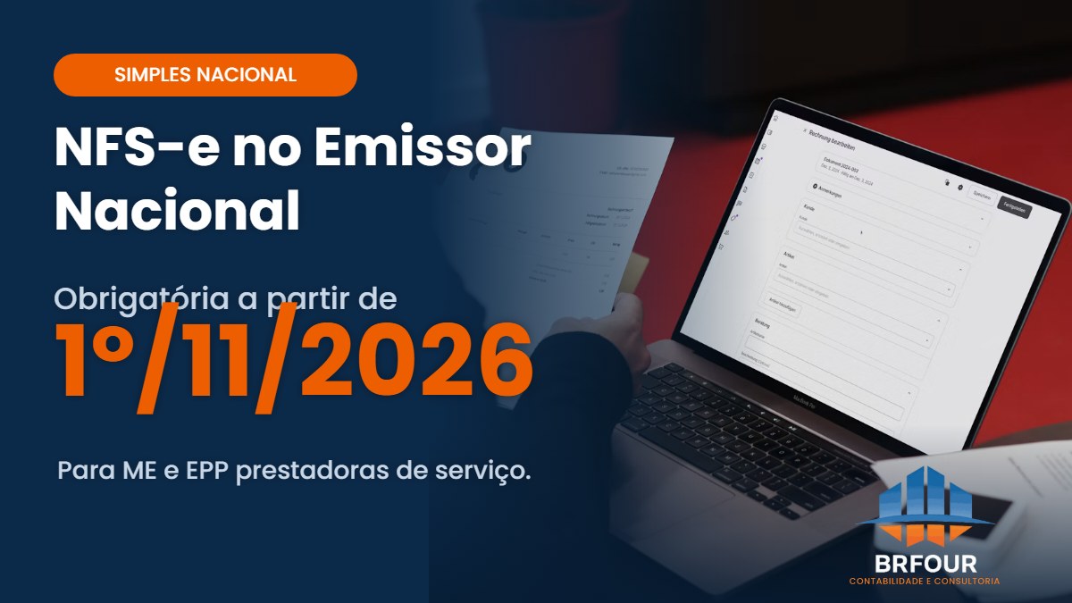 Pessoa conferindo notas fiscais no notebook: Emissor Nacional da NFS-e para o Simples Nacional – BRFOUR